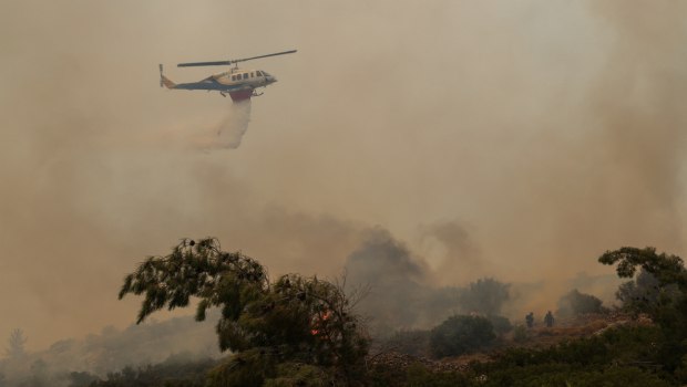 Αμείωτη η μάχη με τις φλόγες στη Χίο – Νέο μήνυμα του 112