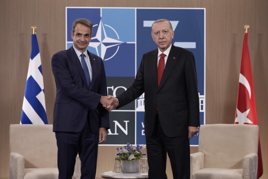 Μητσοτάκης – Ερντογάν: Δείπνο στη Χάγη, παράθυρο για τετ α τετ