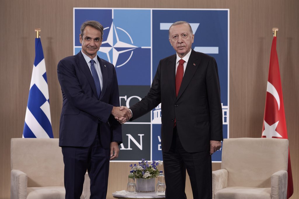 Μητσοτάκης – Ερντογάν: Δείπνο στη Χάγη, παράθυρο για τετ α τετ