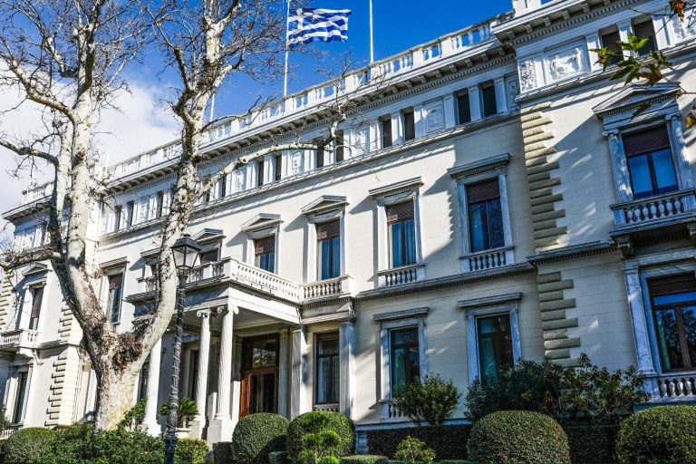 Με τους πρέσβεις σε Τελ Αβίβ και Τεχεράνη επικοινώνησε ο Τασούλας - Ενημερώθηκε για τις εξελίξεις