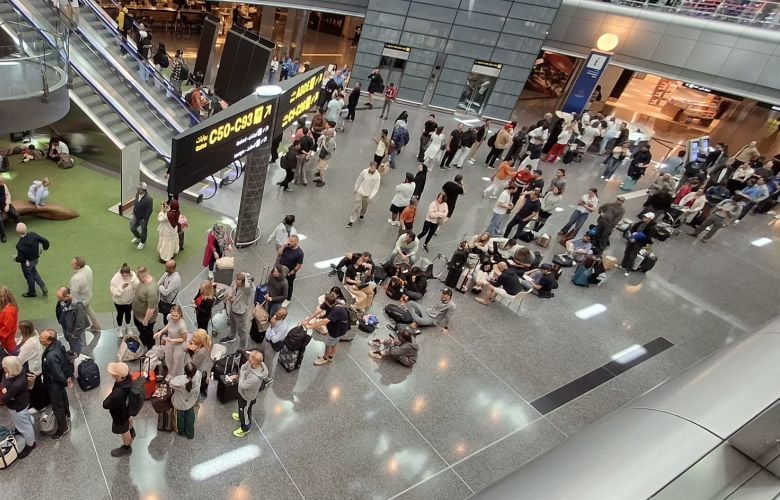 Χάος για χιλιάδες επιβάτες στα αεροδρόμια της Ντόχα και του Ντουμπάι – News.gr