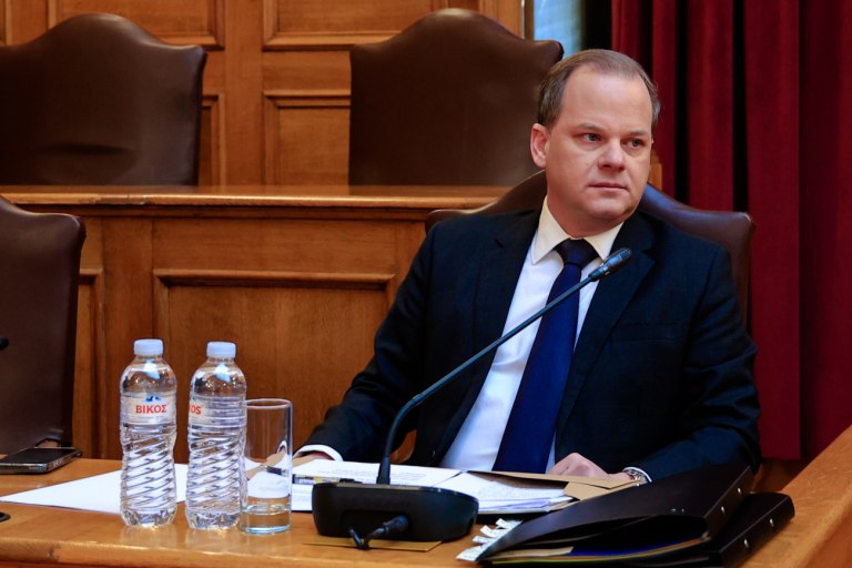Βουλή: Ξεκινάει η προανακριτική για Καραμανλή - Αυτά είναι τα ονόματα των βουλευτών που θα τη στελεχώσουν