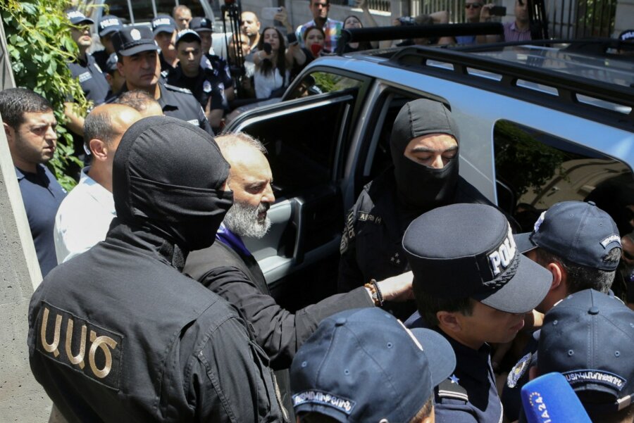Αρμενία: Απετράπη απόπειρα πραξικοπήματος, λέει ο πρωθυπουργός της χώρας - Ποιον δείχνει ως υπαίτιο