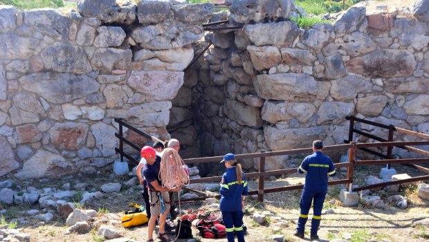 Αργολίδα: Επιχείρηση διάσωσης τουρίστα που έπεσε σε πηγάδι 15 μέτρων