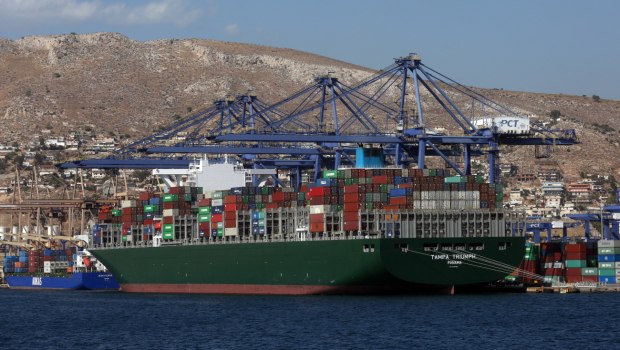 Έφοδος της ΕΛ.ΑΣ. στο Γ' Τελωνείο Πειραιά για απάτες - Συλλήψεις και κατάσχεση 4,5 εκατ. ευρώ