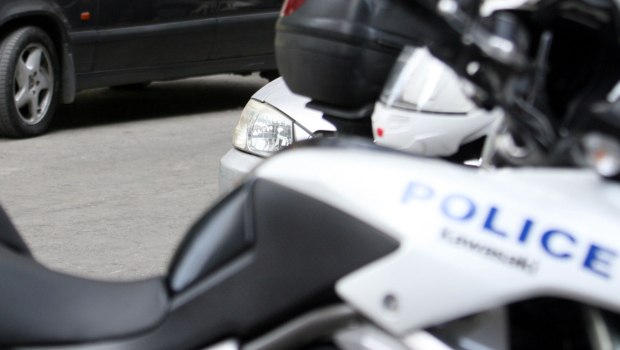 Γνωστή ηθοποιός φέρεται να επιτέθηκε με κατσαβίδι γείτονές της στον Βύρωνα