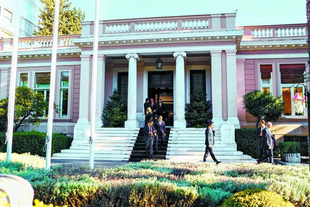 Πολιτικός καύσωνας για το Μαξίμου