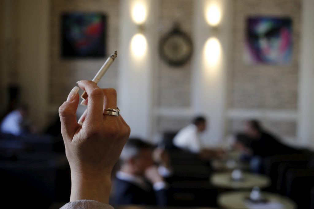 Τέλος το κάπνισμα στη Γαλλία