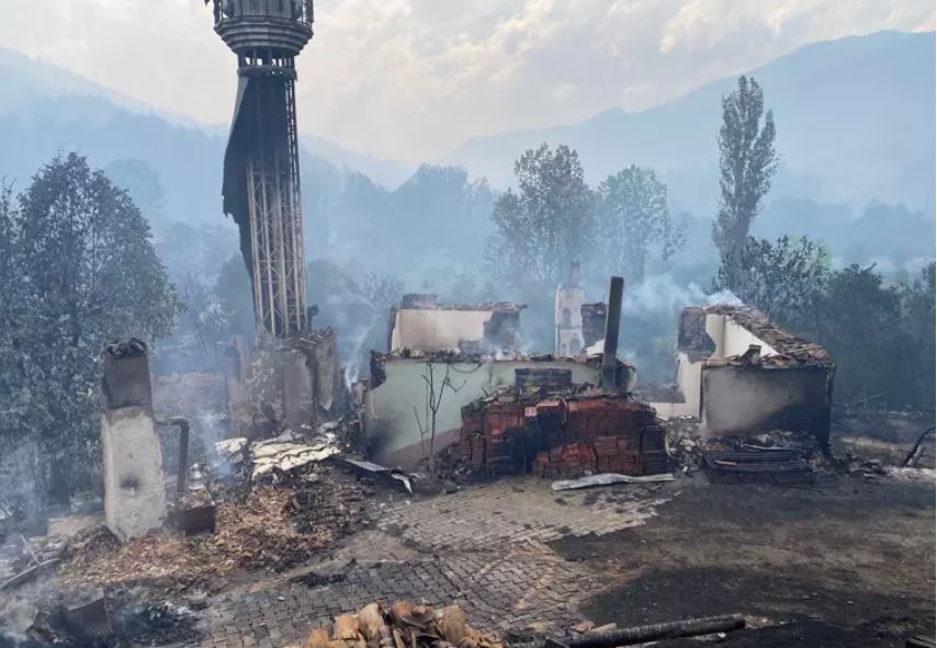 Τουρκία: Μαίνεται η φωτιά στη Σμύρνη - Κάηκαν σπίτια, εκκενώθηκαν οικισμοί, «έβρεξε» στάχτη στην Πάτμο