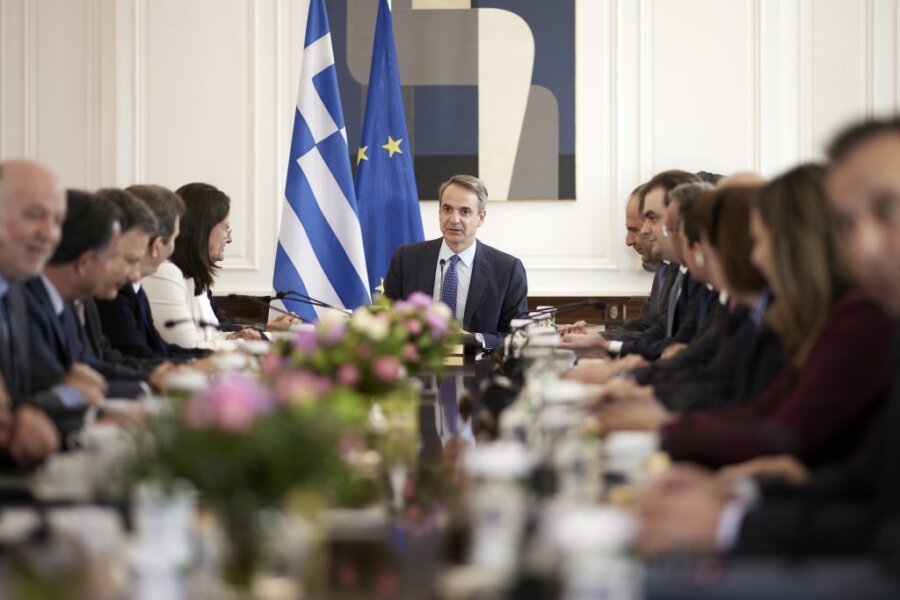 ΟΠΕΚΕΠΕ: Μηνύματα Μητσοτάκη στο Υπουργικό – Παραδοχές, καρφιά και… εκλογές  
