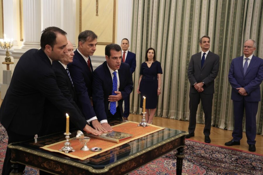 Ορκίστηκαν τα νέα μέλη της Κυβέρνησης – Στις 12 συνεδριάζει το Υπουργικό
