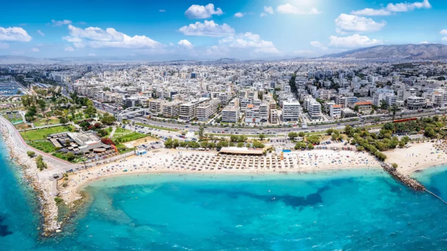 Αθηναϊκή Ριβιέρα: Εως και 25.000 ευρώ/τ.μ. για θέα θάλασσα στη Βουλιαγμένη