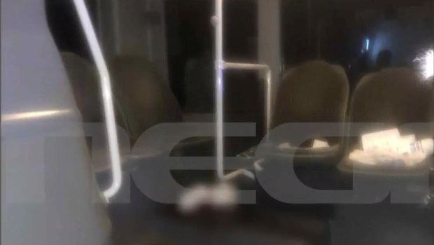 «Για χιλιοστά το παιδί θα ήταν τελειωμένο» - Συγκλονίζει ο πατέρας του 15χρονου που μαχαιρώθηκε μέσα σε λεωφορείο