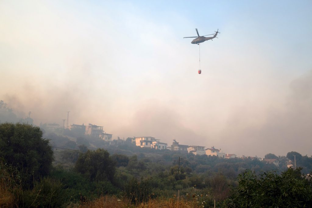 Τουρκία: Στο έλεος της φωτιάς για τρίτη μέρα η Σμύρνη – Ανυπολόγιστες καταστροφές