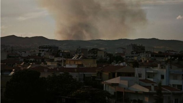 Φωτιά στο Ωραιόκαστρο – Επιχειρούν επτά εναέρια, ήχησε το 112