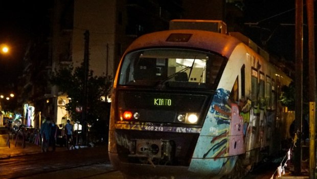 Προαστιακός: Νυχτερινό θρίλερ στις γραμμές και ταλαιπωρία για εκατοντάδες επιβάτες