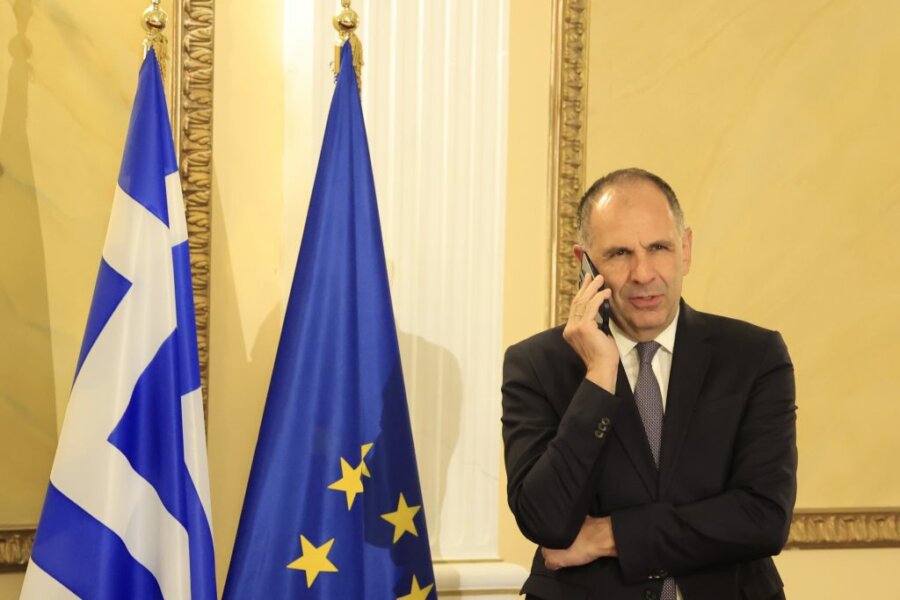 «Επιχείρηση Λιβύη»: Η αποστολή του Έλληνα ΥΠΕΞ σε Βεγγάζη και Τρίπολη