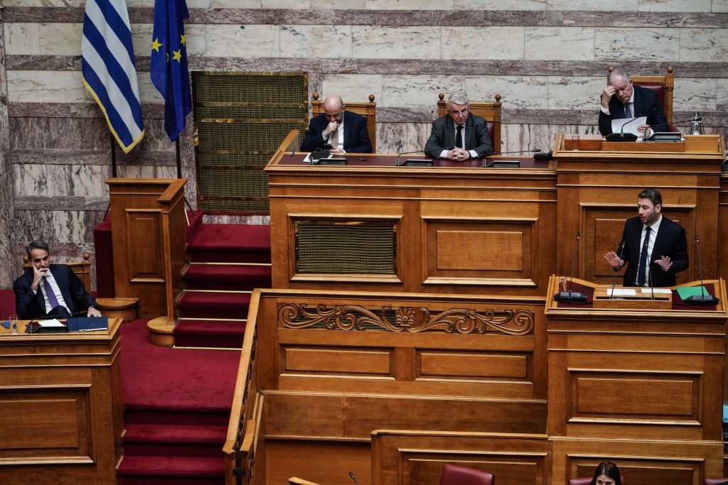ΠΑΣΟΚ: Η μετωπική Μητσοτάκη – Ανδρουλάκη, οι αιχμές σε Τσίπρα και ο στόχος της πρωτιάς