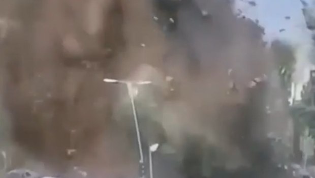 Τεχεράνη: Σοκαριστικό βίντεο από πλήγμα του Ισραήλ κατά τον δωδεκαήμερο πόλεμο - Εκτοξεύτηκαν αυτοκίνητα