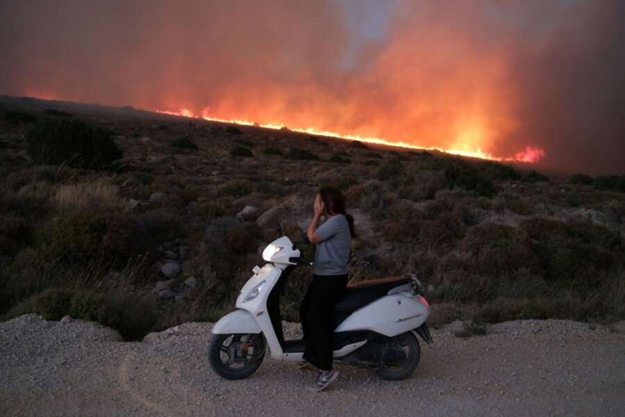 Τουρκία: Φωτιές στα δυτικά, χιονοπτώσεις στα ανατολικά