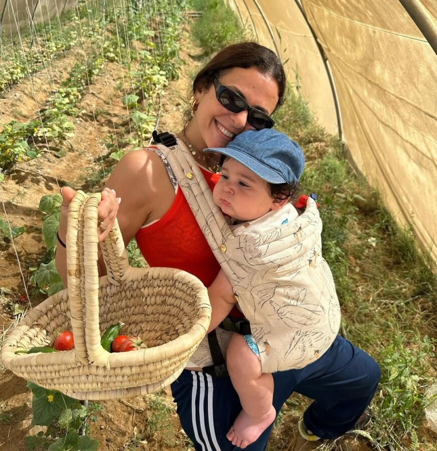Μια νέα μαμά που λατρεύει τα ταξίδια αποφάσισε να δημιουργήσει retreats για μητέρες και παιδιά