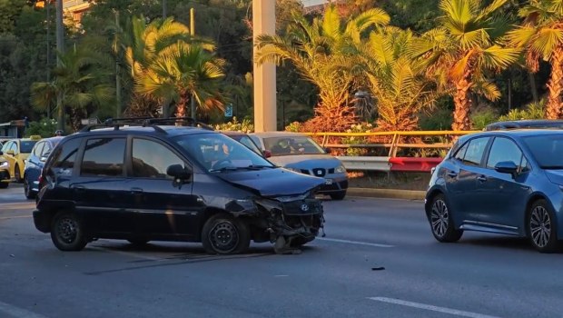 Τροχαίο με έναν τραυματία στη λεωφόρο Συγγρού