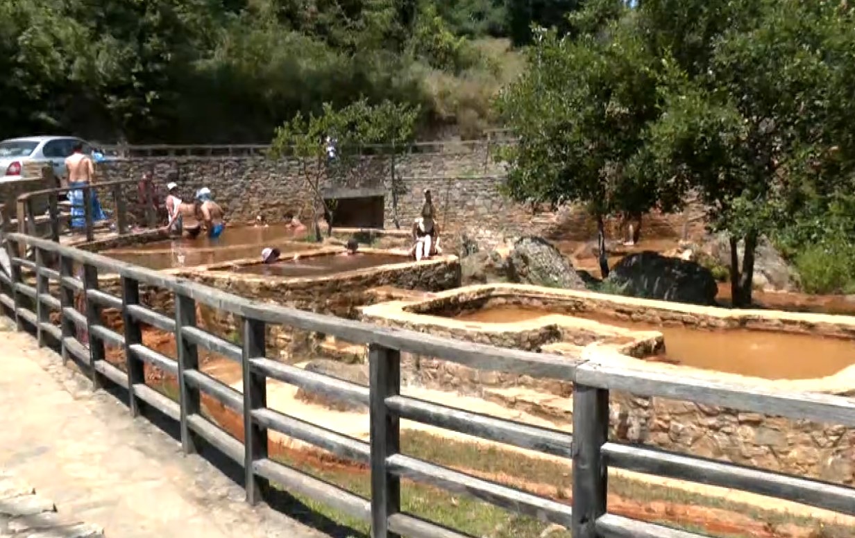 Κόκκινο Νερό: Το ιαματικό νερό με τις «θαυματουργές» ιδιότητες