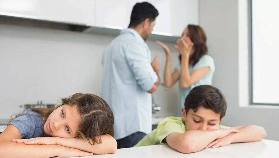 4 καθημερινές συνήθειες των γονιών που πληγώνουν τα συναισθήματα των παιδιών
