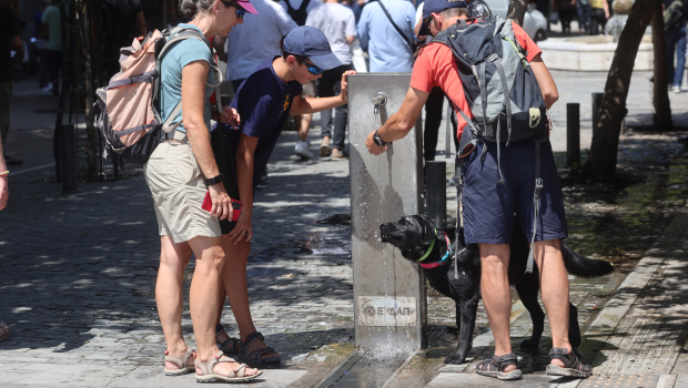 Καύσωνας: Ξεκινάει το νέο κύμα - Πού θα έχει 42°C, πότε θα δροσίσει