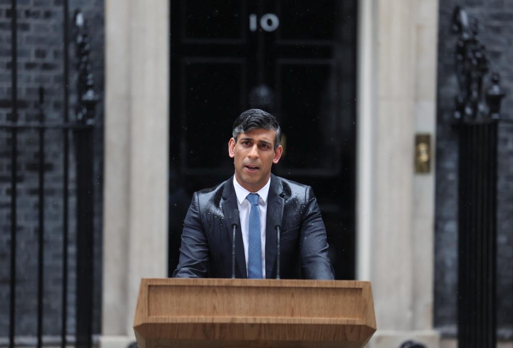 Από την Downing Street… πίσω στη Wall Street: Ο Ρίσι Σουνάκ στην «αγκαλιά» της Goldman Sachs