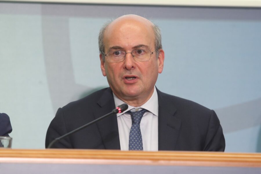 Χατζηδάκης για μεταναστευτικό: Η Ελλάδα δεν θα γίνει ξέφραγο αμπέλι