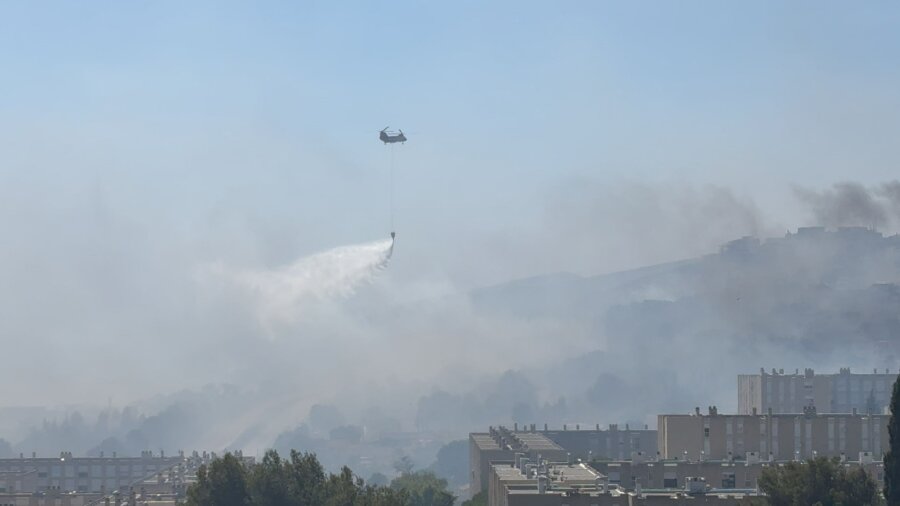 Μασσαλία: Δύσκολη νύχτα λόγω της φωτιάς – Χιλιάδες στρέμματα έγιναν στάχτη, εκκενώθηκαν κατοικίες