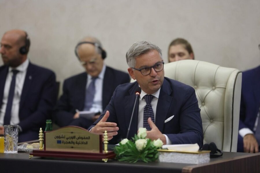 Η πρώτη τοποθέτηση του Επιτρόπου Μετανάστευσης της ΕΕ μετά την διπλωματική κρίση στη Λιβύη