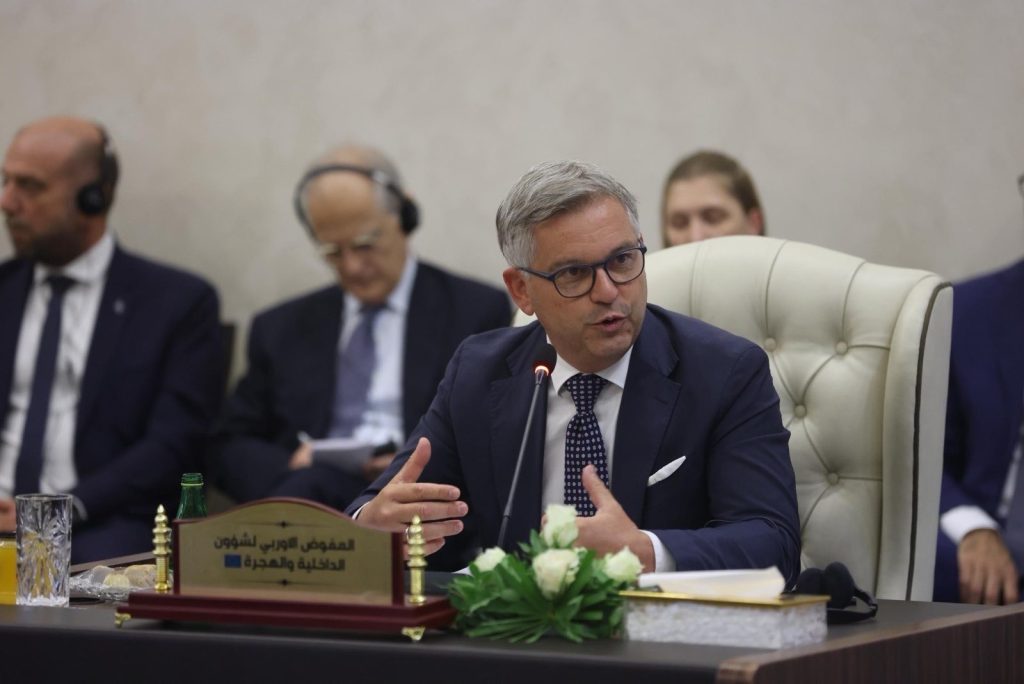 Η πρώτη τοποθέτηση του Επιτρόπου Μετανάστευσης της ΕΕ μετά την διπλωματική κρίση στη Λιβύη