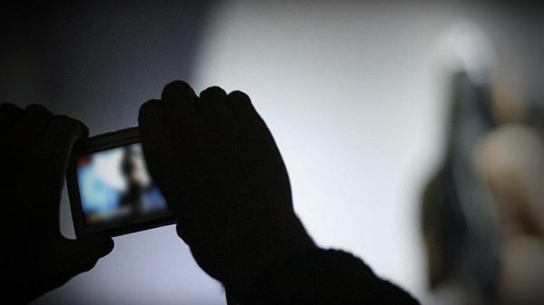 Ρόδος: 15χρονη έδωσε 2.000 ευρώ σε 14χρονο για να βιντεοσκοπήσει σεξ με 13χρονη