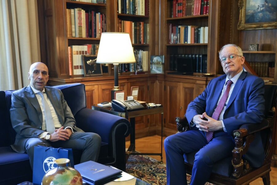 Ελληνική οικονομία: Συνάντηση Τασούλα με Μπρατάκο στο Προεδρικό