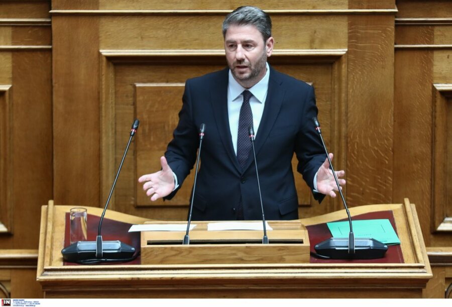 Επίθεση Ανδρουλάκη κατά Μητσοτάκη: «Θα ξεσκεπάσουμε τη γαλάζια συμμορία»