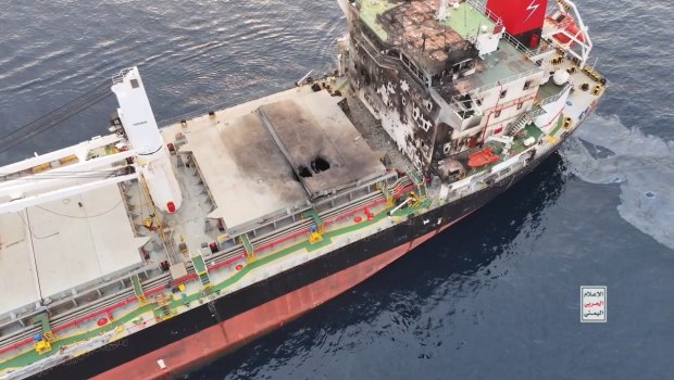 Ερυθρά Θάλασσα: Καρέ καρέ η επίθεση των Χούθι στο ελληνόκτητο πλοίο «Eternity C» - H στιγμή που βυθίζεται
