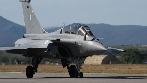 Τανάγρα: Πολεμικά αεροσκάφη φωτογράφιζαν τα άτομα που συνελήφθησαν - Οδηγούνται στον εισαγγελέα