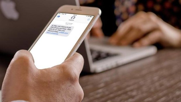 ΑΑΔΕ: Προσοχή σε παραπλανητικά SMS που υποδύονται τις τελωνειακές υπηρεσίες