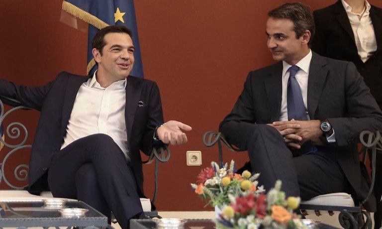Ο Τσίπρας τον στριμώχνει, ο Μητσοτάκης «παγώνει» και «παζαρεύει» ζωές μεταναστών για να πιάσει χαμένες ψήφους ακροδεξιών