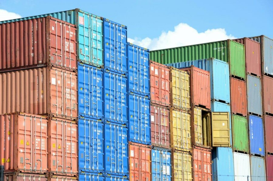 ΕΒΕΠ: Εισαγωγές εξαγωγές και πετρέλαιο μείωσαν το εμπορικό έλλειμμα
