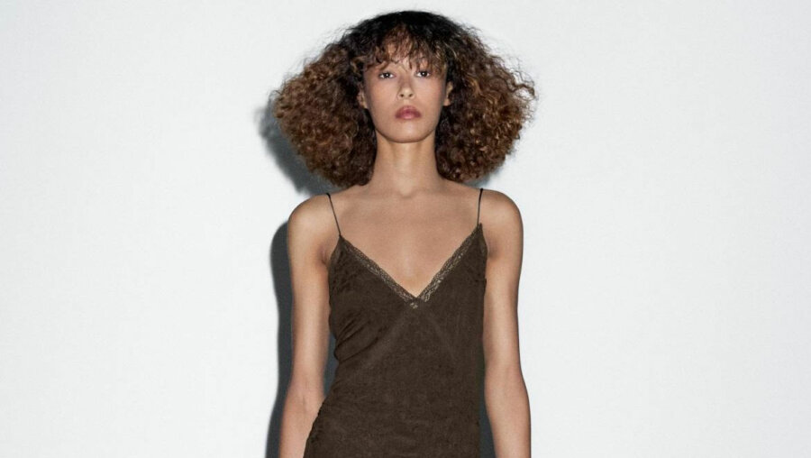 Το καφέ φόρεμα από τα Massimo Dutti που έχει γίνει viral στο TikTok
