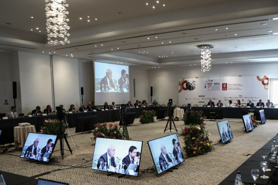 Πρυτάνεις: χρηματοδότηση τώρα στα Πανεπιστήμια – όχι διαγραφές όσων παλεύουν για πτυχίο - Επίθεση ΜΑΤ σε φοιτητές και διοικητικούς