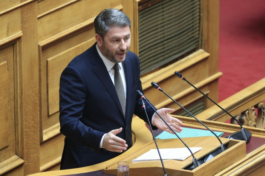 ΠΑΣΟΚ: Τι απαντά στις επικρίσεις για το «παρών» στην τροπολογία Πλεύρη