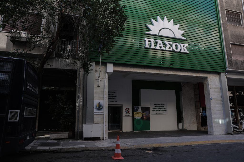 ΠΑΣΟΚ: «Παρών» ο Ανδρουλάκης, «όχι» ο Δούκας στην τροπολογία Πλεύρη