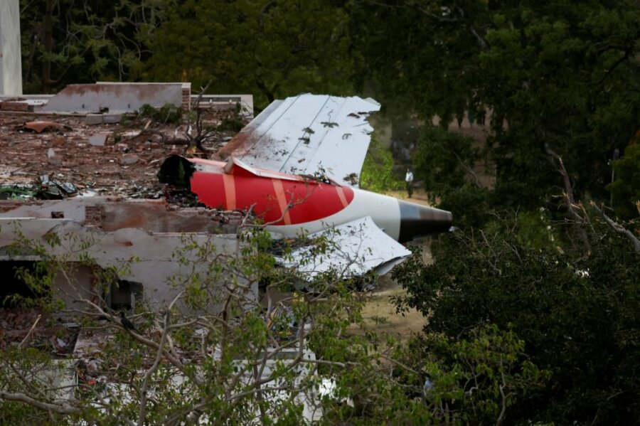Air India: Οι διακόπτες καυσίμου σταμάτησαν λίγο μετά την απογείωση – Τι δείχνει το προκαταρκτικό πόρισμα