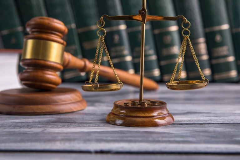 Λιακούλη: Το υπουργείο Δικαιοσύνης, αντί για προστάτης των πολιτών, έγινε γρανάζι των funds