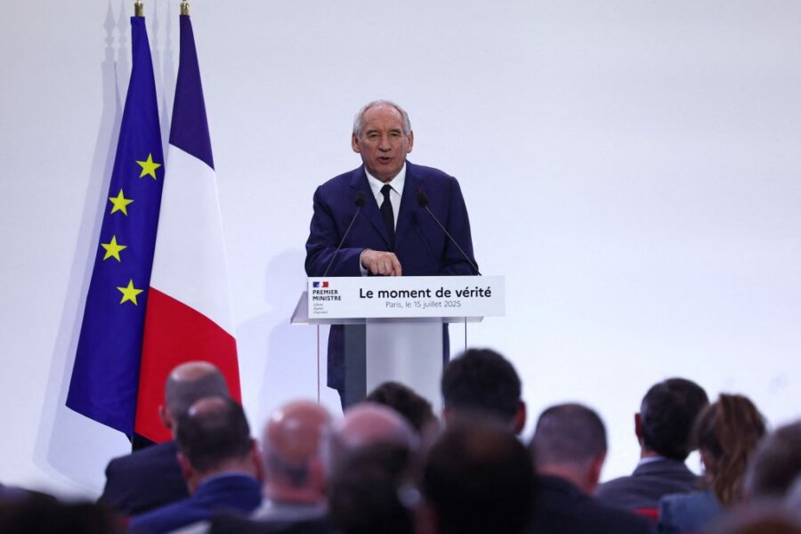 Οριζόντια μέτρα λιτότητας στην Γαλλία: Περικοπές 40 δισ. ευρώ, μείωση δημοσίων υπαλλήλων και κατάργηση αργιών