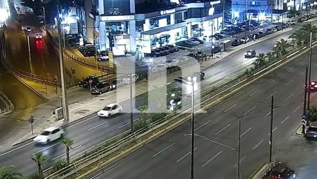 Αποκλειστικό βίντεο in - Η στιγμή της σύγκρουσης στο σοβαρό τροχαίο της λεωφόρου Συγγρού